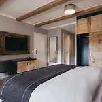 Vaya Post