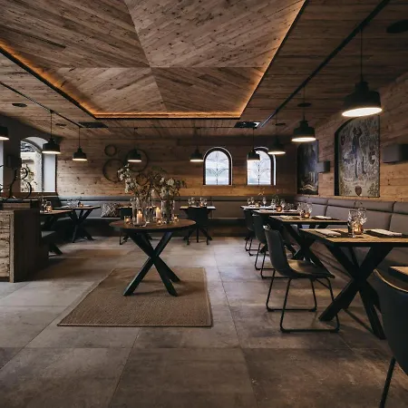 Vaya Post Hotel
