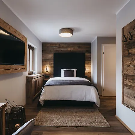 Vaya Post Hotel 4*